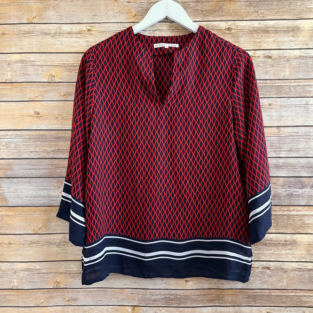 Violet & Claire Blouse Women’s Size Medium Red White Blue Geometric 3/4 Sleeve